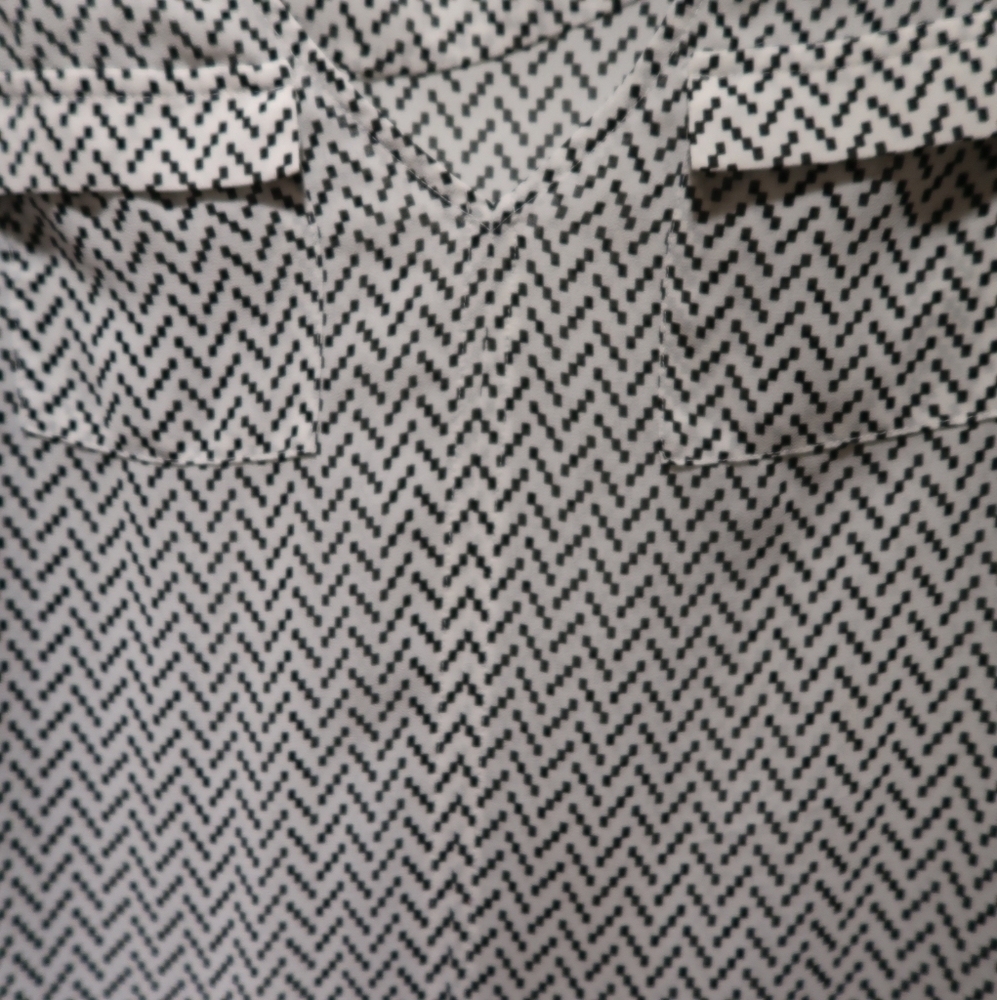 Candie's Black White Geometric V Neck Blouse Career Top XS - Picture 3 of 6